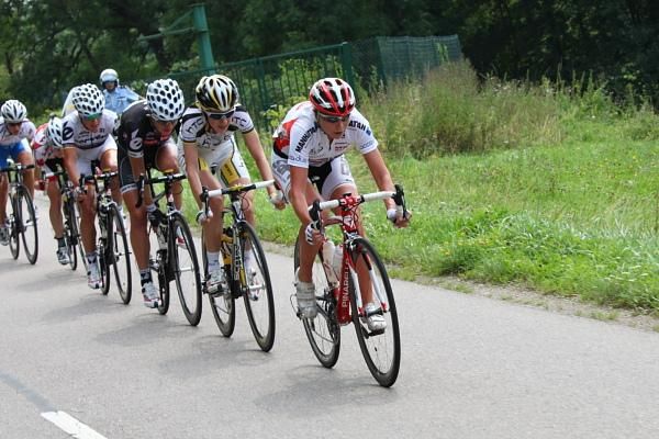 Olga Zabelinskaya (Safi-Pasta Zara) and Judith Arndt (HTC - Columbia Women) drove the break, which stabilised at around 50 seconds ahead of the group containing Annemiek Van Vleuten (Nederland Bloeit).