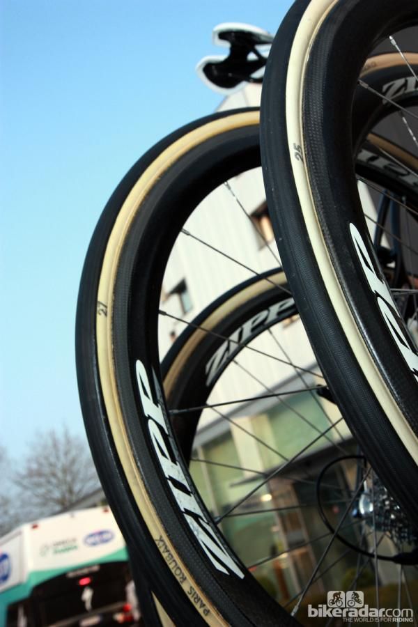 Omega Pharma-QuickStep had both 25mm and 27mm-wide FMB tubulars mounted atop the team car. Despite only 2mm in difference according to the label, they appeared very different in size.