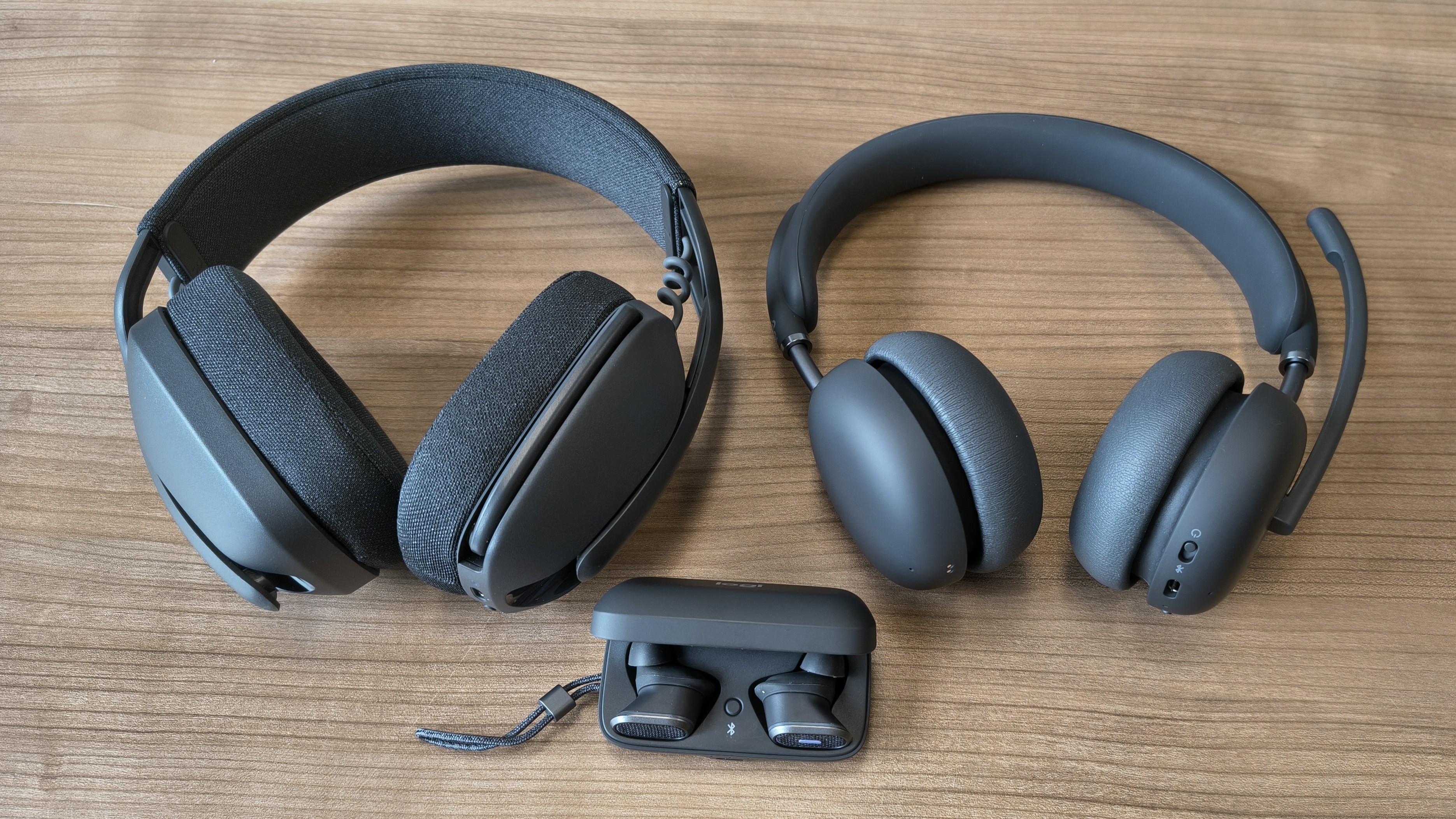 Drie logitech headsets