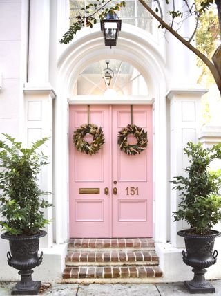 fall front door decor pink door and double wreath