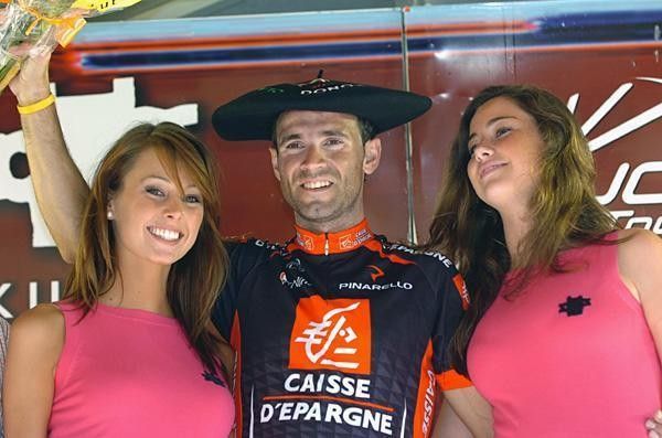 Alejandro Valverde (Caisse d'Epargne) awarded for a hard day.