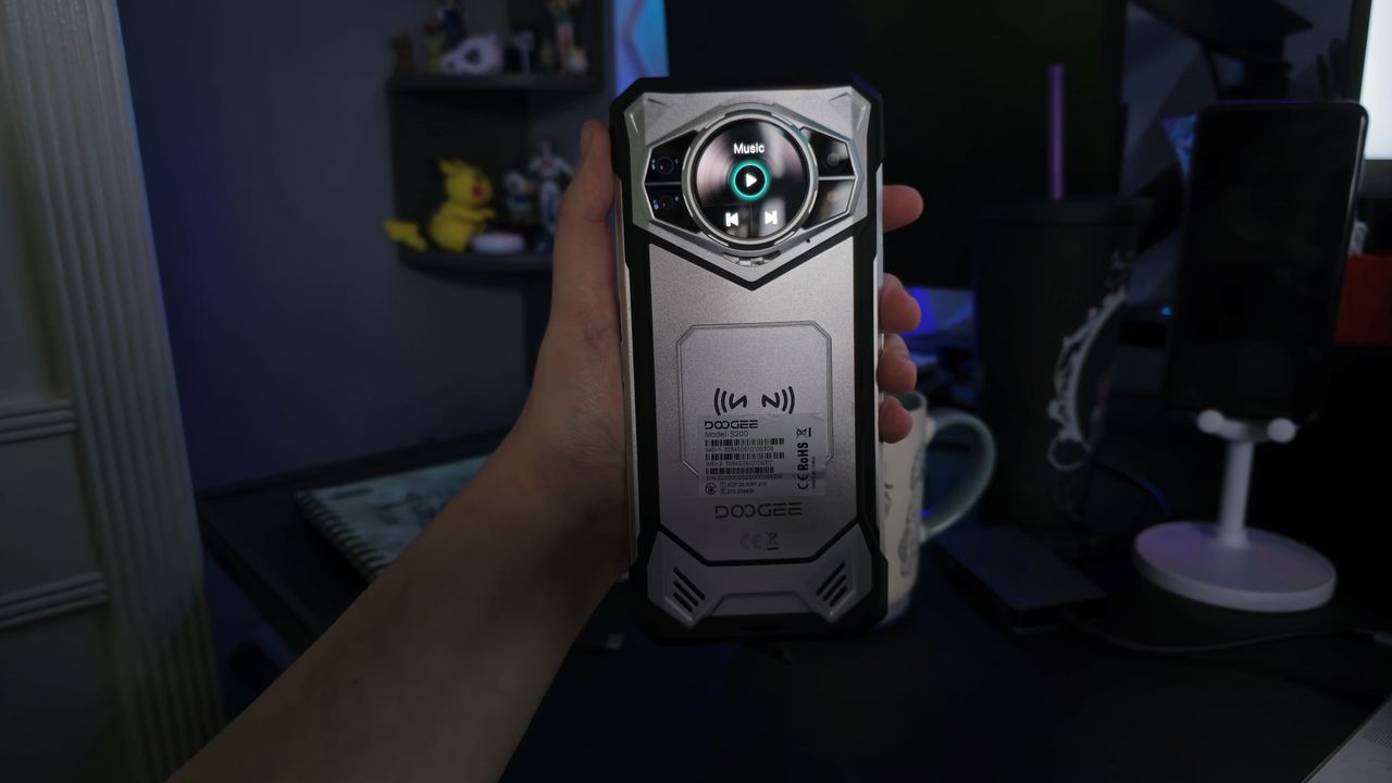 Doogee S200 hands-on