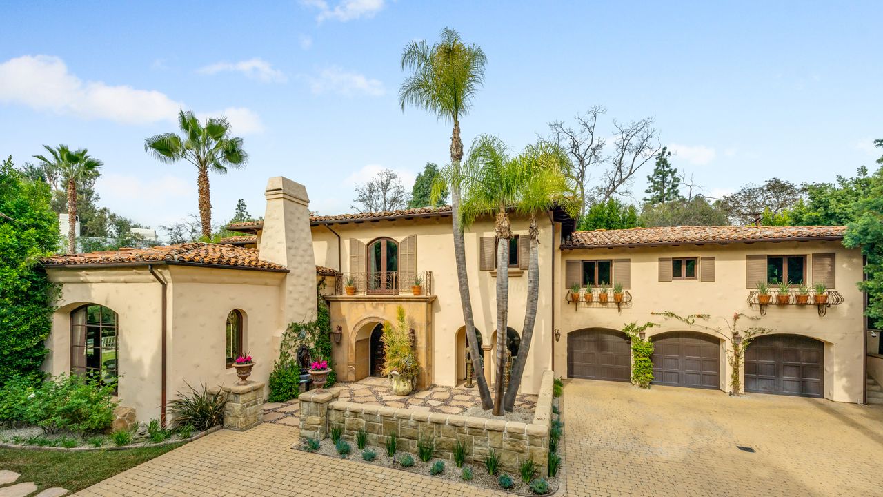 Exterior of Miley Cyrus&#039;s former home in Toluca Lake