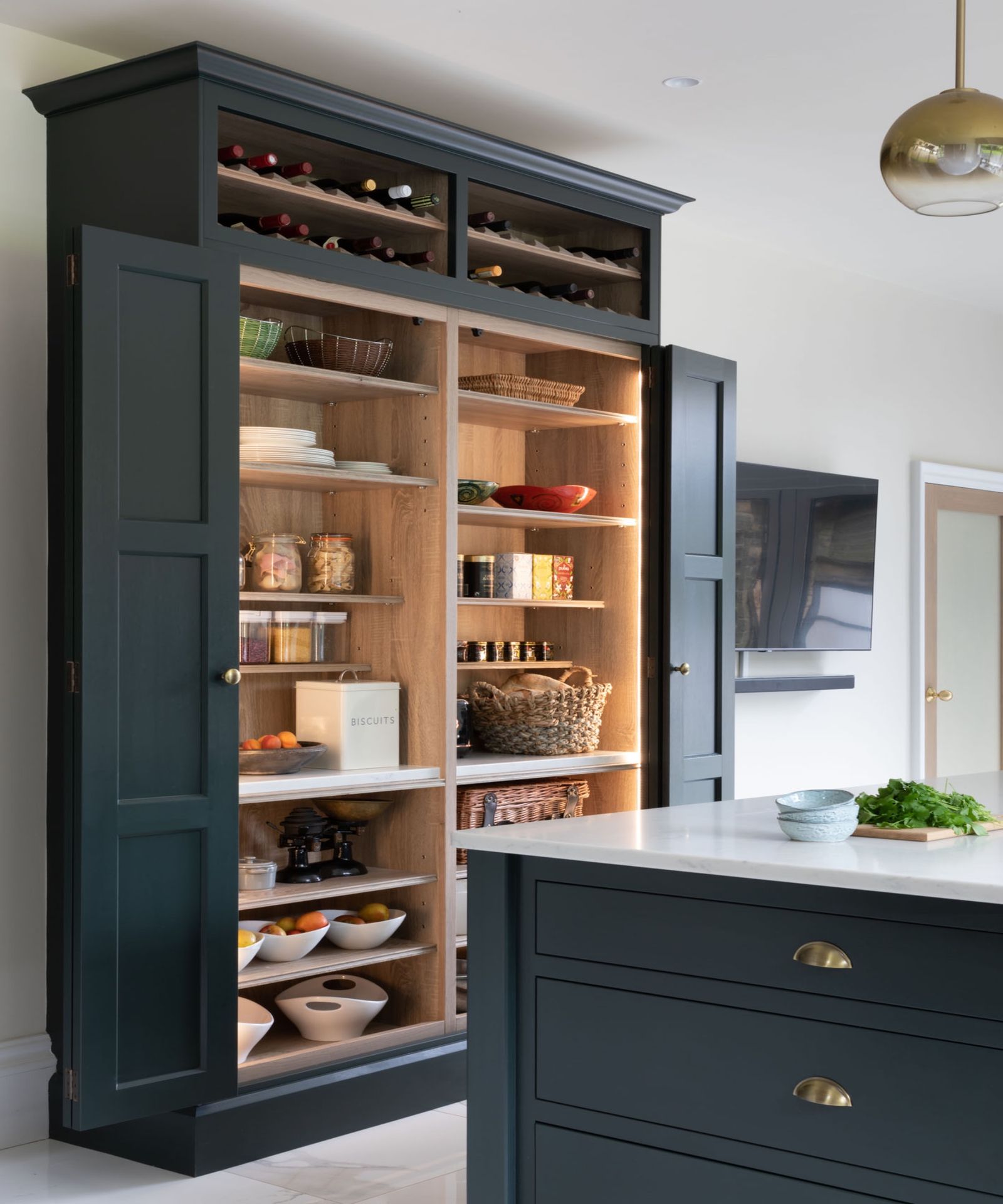 How to organize deep pantry shelves: 10 ways to organize pantry shelves