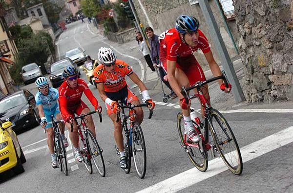 The 'Fuggitivi' or breakaway work together on the way to Como.