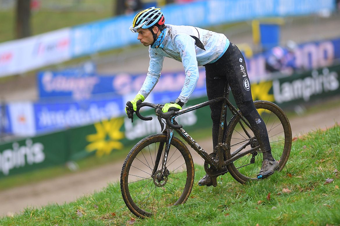 Belgian coach Sven Vanthourenhout was out with the team examining the Valkenburg course