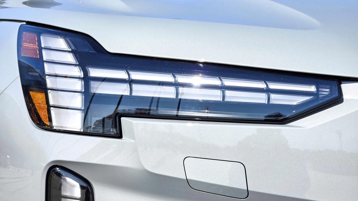2025 Volvo EX90 first look.
