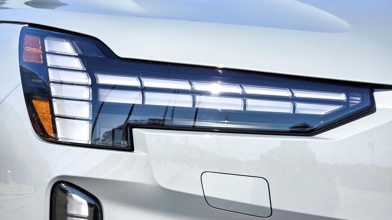 2025 Volvo EX90 first look.