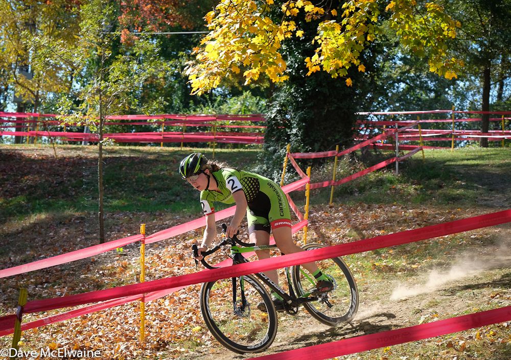 Emma White (Cannondale) got gapped by Noble towards the end of the race and had to settle for second place.