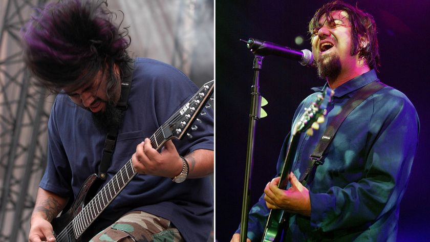 Stephen Carpenter (left) and Chino Moreno perform onstage in 2003