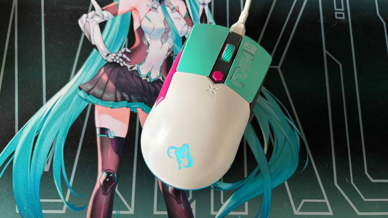 Miku x TUF Gaming Mouse on Mousemat wired