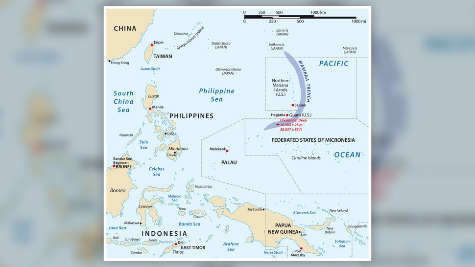 Pasifik Okyanusu'ndaki Kuzey Mariana Adaları yakınlarındaki Mariana Çukuru'nun haritası.