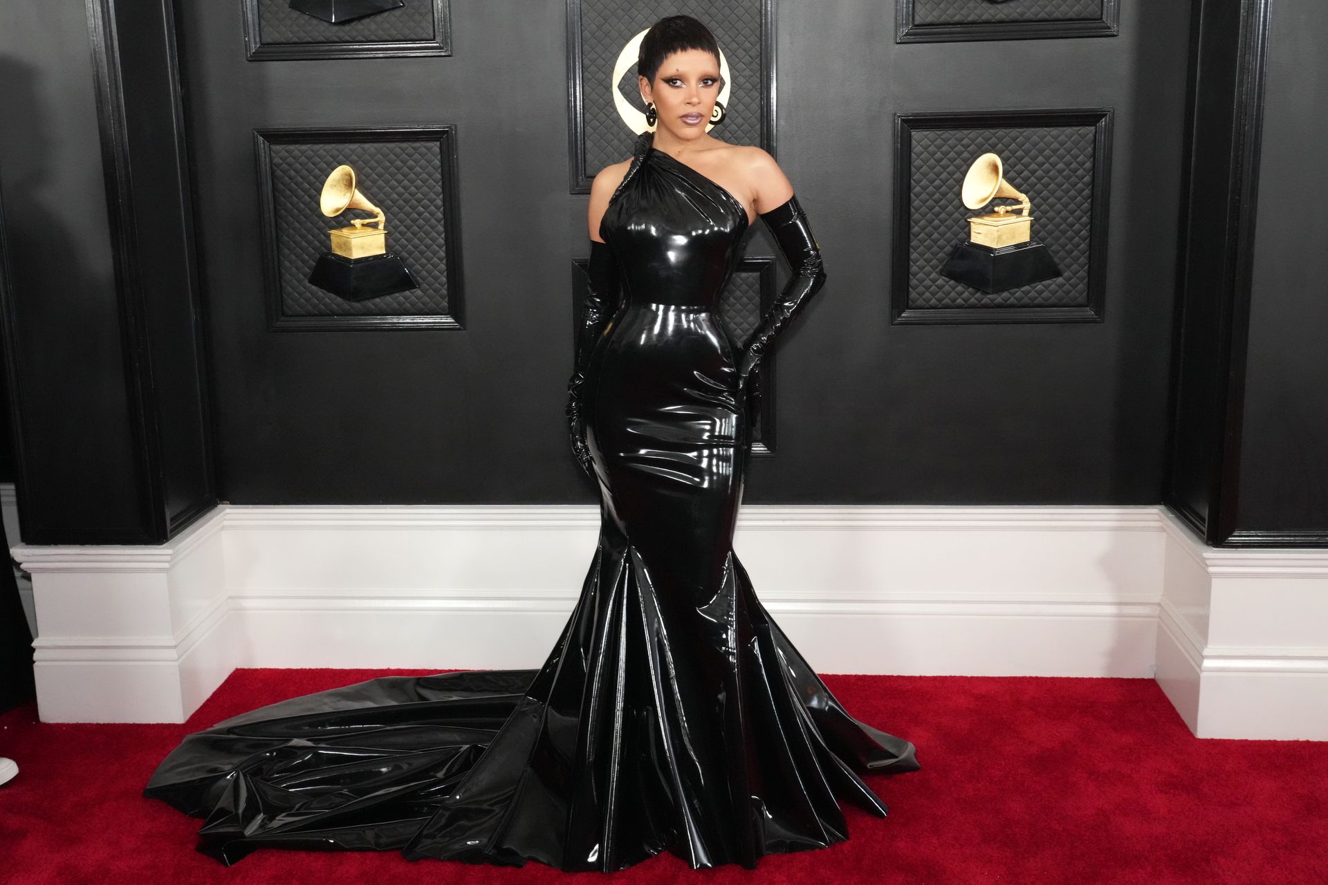 doja cat at the 2023 grammys in a black gown