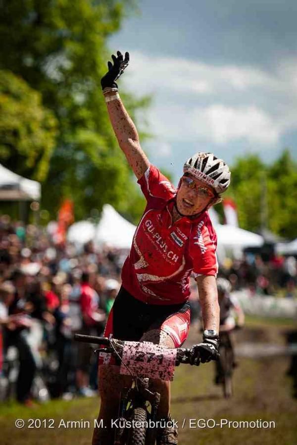 Andrea Waldis wins the junior women's cross country in Solothurn