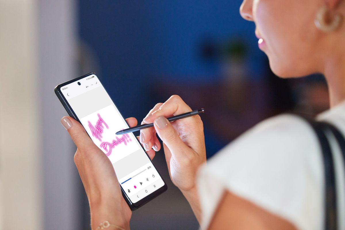 TCL Stylus 5G lifestyle image