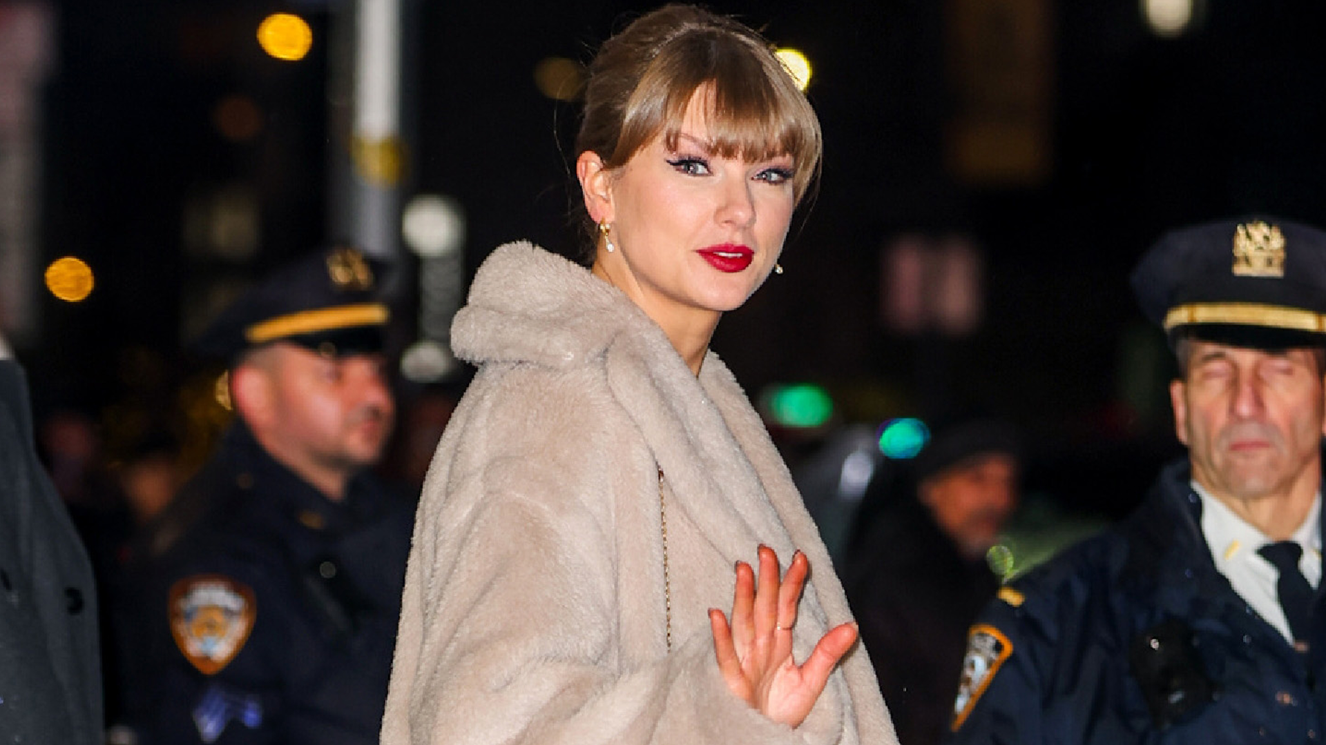 taylor swift was spotted outside the late show with stephen colbert wearing a red Saint Laurent Cassandre envelope bag