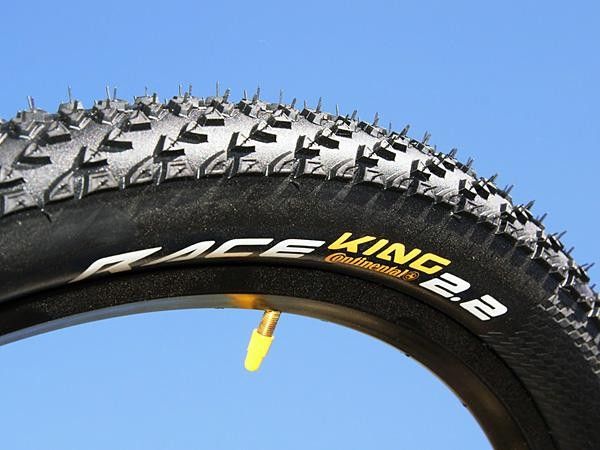 Continental's new Race King mounts a fast-rolling tread pattern on to a relatively wide 2.2" casing yet still weighs around 460g in top trim.