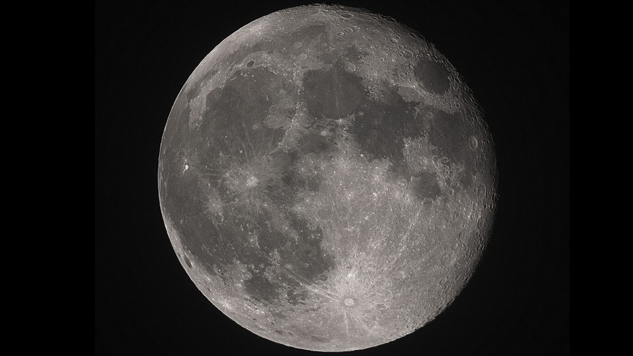 Sample picture of the moon from the Unistellar Oddysey Pro