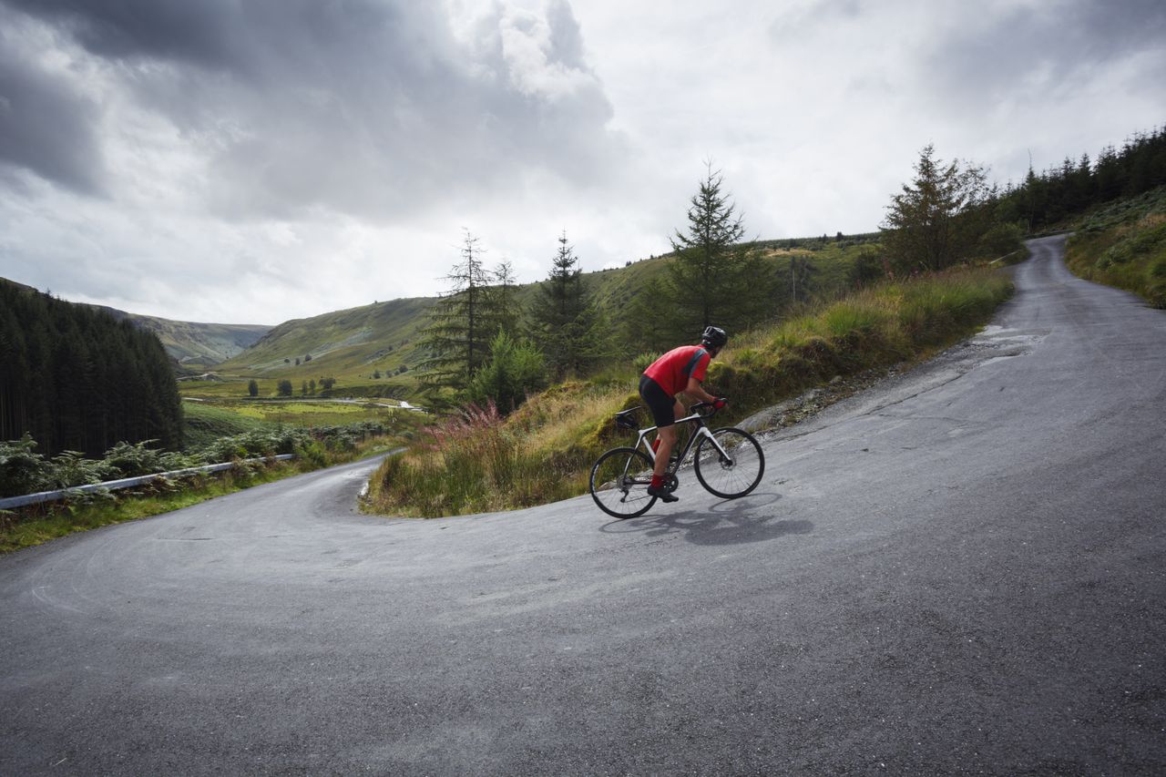 Cyclist riding up devil&#039;s staircase wales