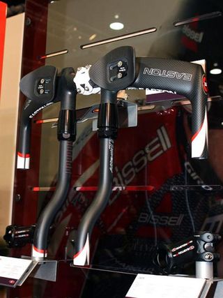 The Attack integrated aero bar gets updated for 2010 with a new collet system to attach the extensions.