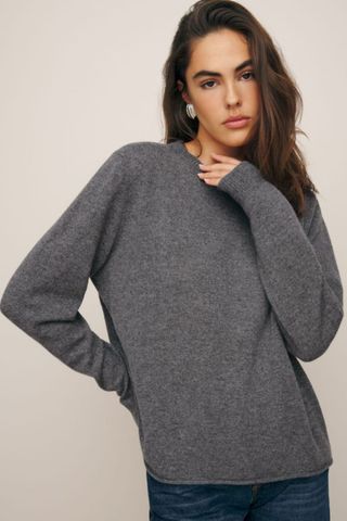 grey jumpers woman wearing oversized grey cashmere knit