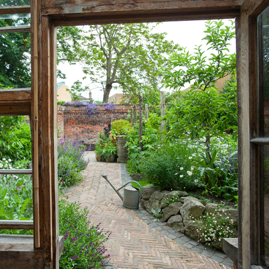 garden with garden path