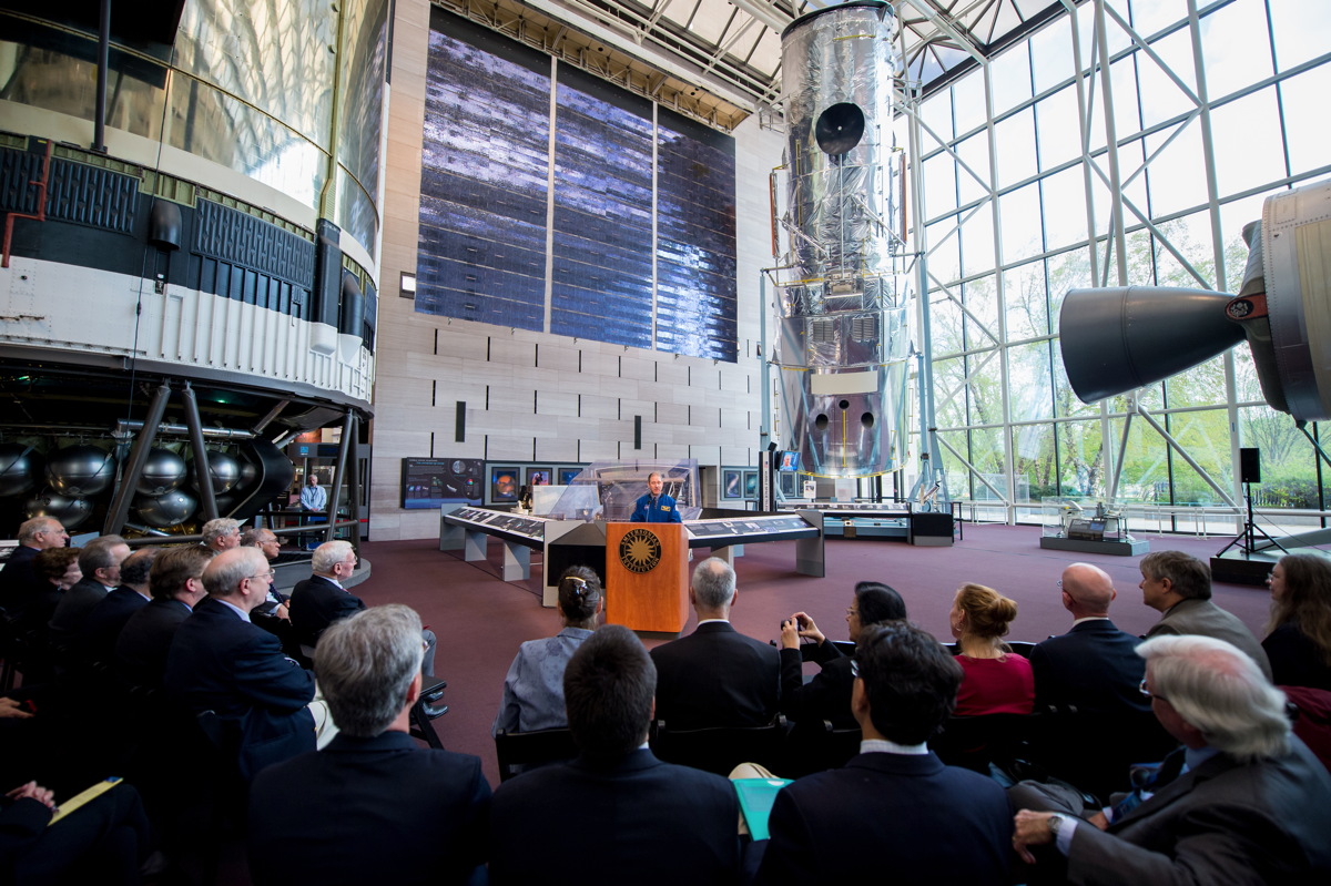 Grunsfeld at &#039;Repairing Hubble&#039; Exhibit