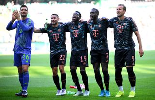 BREMEN, GERMANY - SEPTEMBER 21: (L-R) Sven Ulreich, Raphael Guerreiro, Alphonso Davies, Dayot Upamecano and Harry Kane of Bayern Munich celebrate victory after the Bundesliga match between SV Werder Bremen and FC Bayern München at Weserstadion on September 21, 2024 in Bremen, Germany. (Photo by Stuart Franklin/Getty Images)