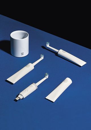 White USB toothbrush set and holder