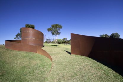 Corten sculptures at the Parque das Cerejeiras Memorial 