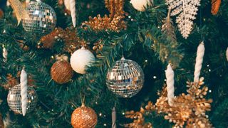 picture of Christmas tree with tinsel and disco balls on it