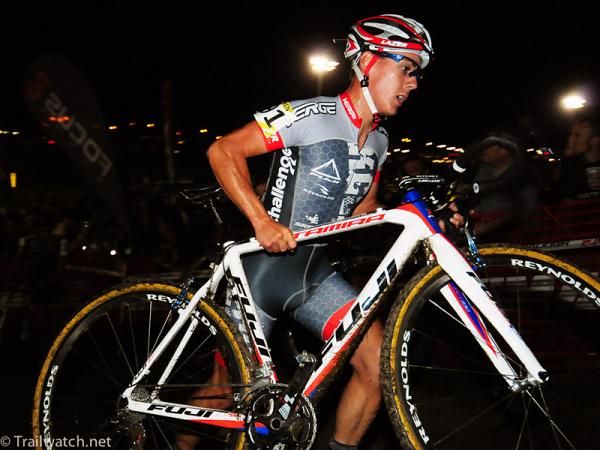 A racer on the run mid-race.