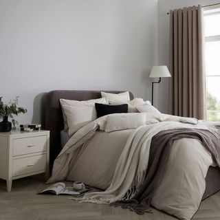Neutral bedding in a neutral bedroom