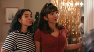 Auli’i Cravalho and Rowan Blanchard in Crush