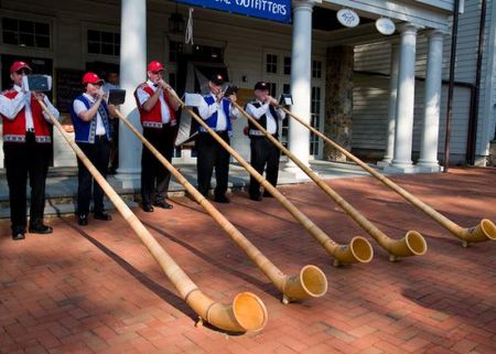 The Alphorn Ensemble provided pre-race entertainment.
