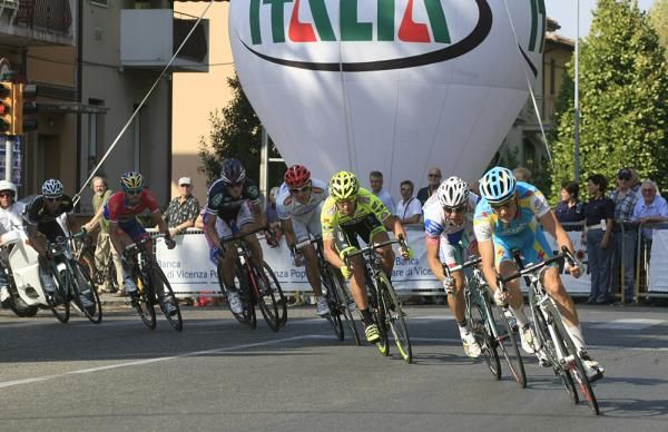 Astana leads out the sprint