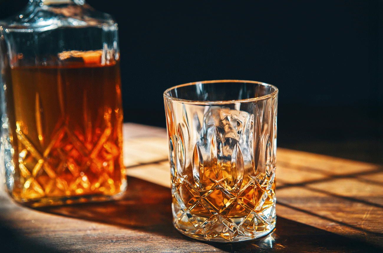 Whisky tumbler and decanter