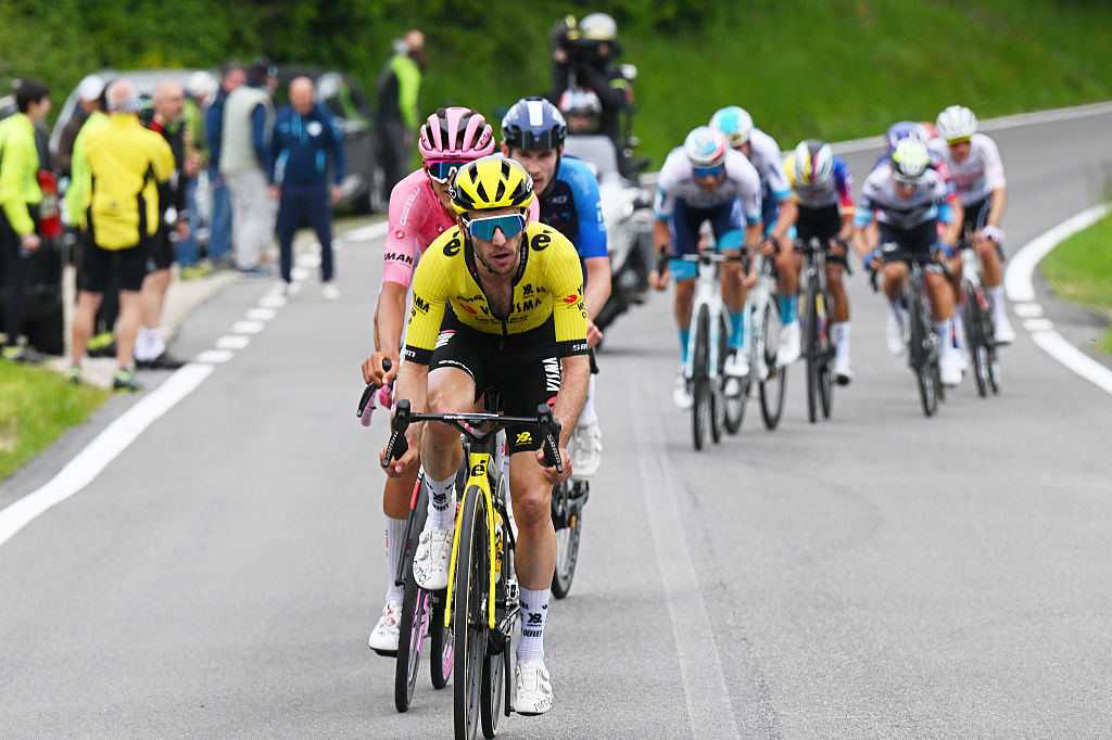 ASIAGO ITALY MAY 25 Simon Yates of Great Britain and Team Visma Lease a Bike competes in the chase group during the 108th Giro dItalia 2025 Stage 15 a 219km stage from Fiume Veneto to Asiago UCIWT on May 25 2025 in Asiago Italy Photo by Tim de WaeleGetty Images