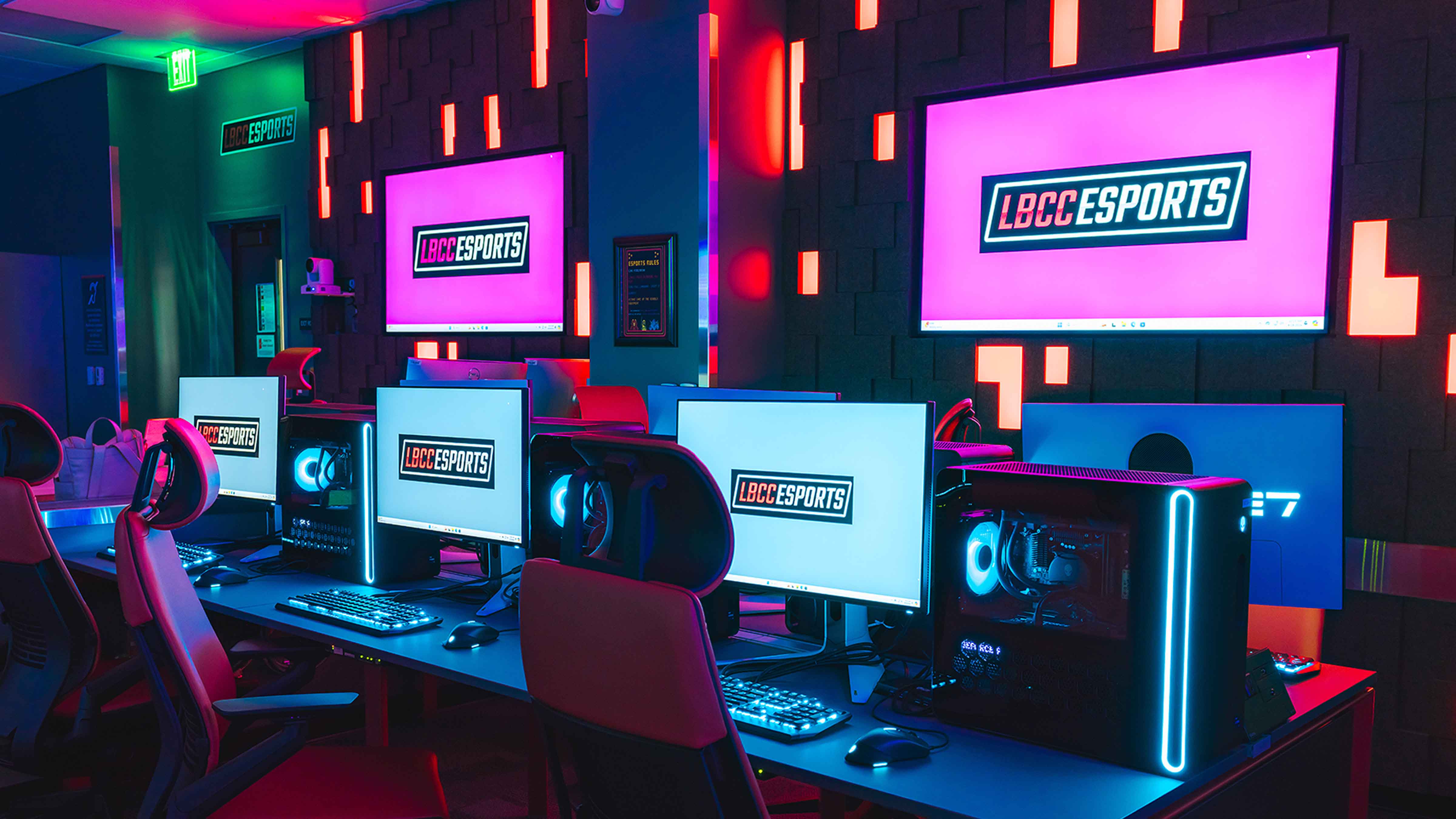 LBCC E-Sports Lab Playing Systems