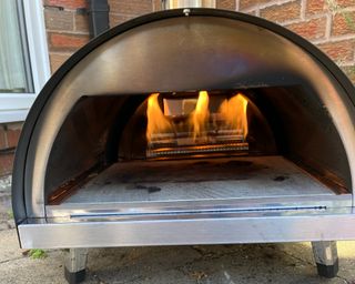 gas fired cooking with the Woody pizza oven