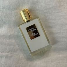 Junior beauty editor Grace Lindsay testing Kilian Sunkissed Goddess perfume