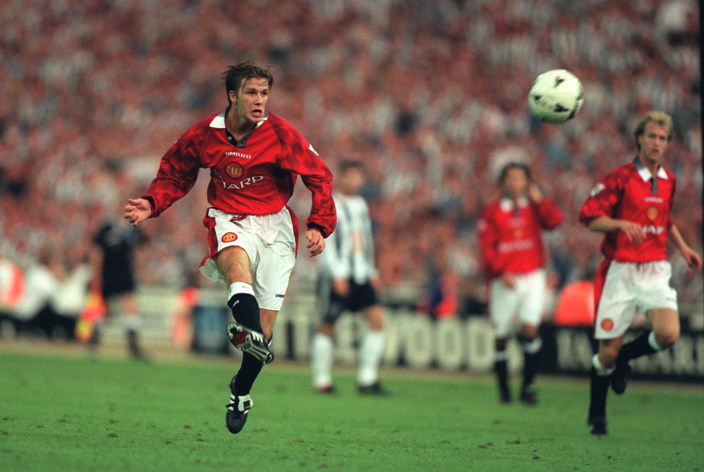 1996 - FA Charity Shield - David Beckham scores a goal for Man United