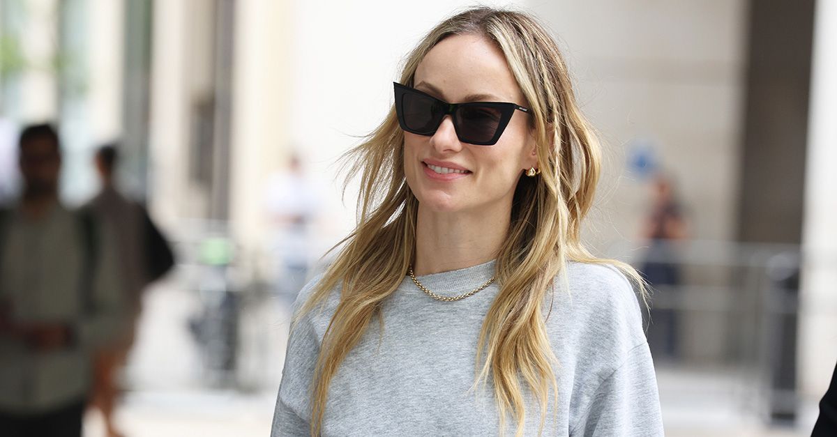 It Girls Don't Wear 2026's Viral Skirt Trend With Flip-Flops—They Wear These Elegant Closed-Toe Shoes
