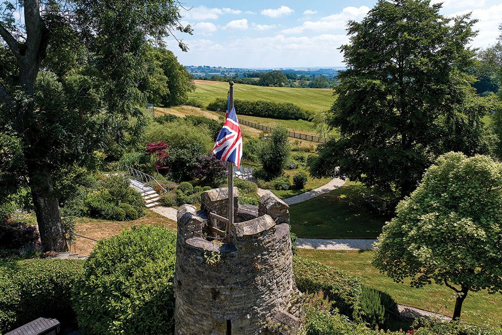 House for sale: Kingcombe, Kingcombe Lane, Chipping Campden, Gloucestershire.