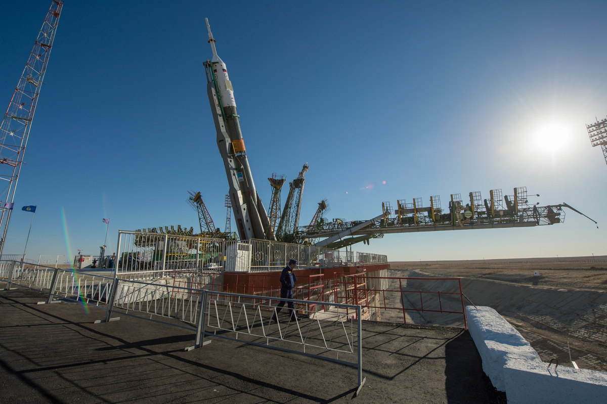 Expedition 37 Soyuz Rollout