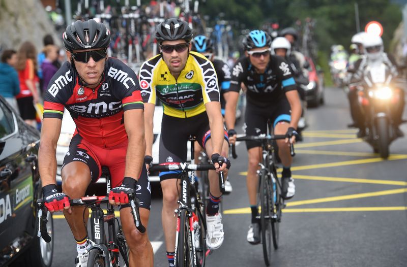 Philippe Gilbert (BMC) is followed by race leader Tom Dumoulin (Giant-Alpecin)