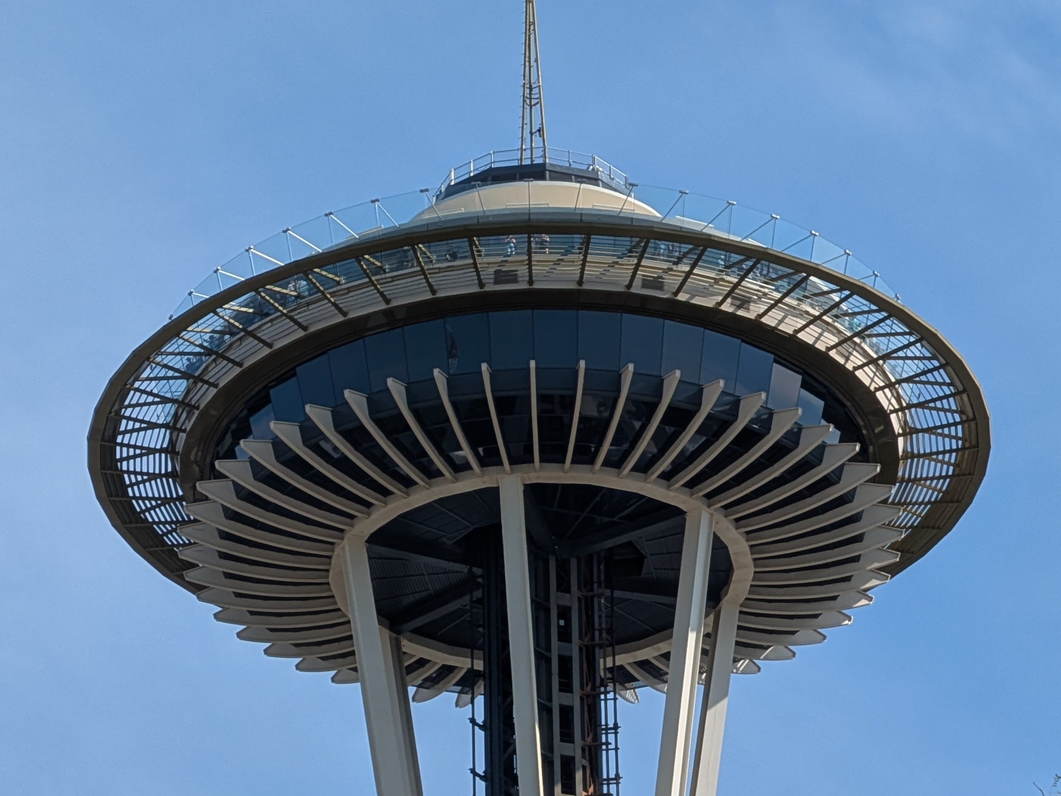 100% zoom crop of the Seattle Space Needle