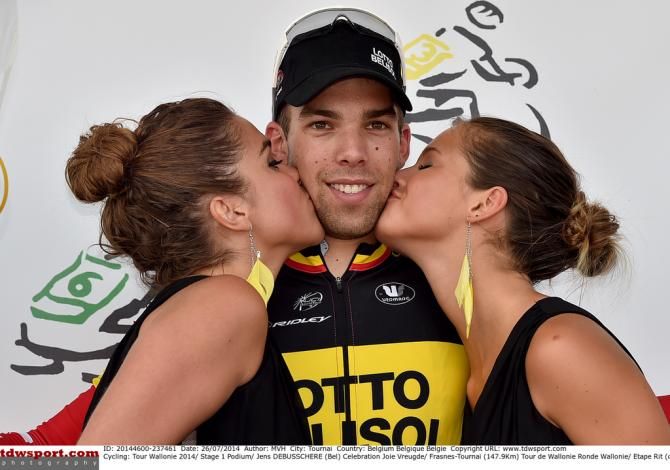 Jens Debusschere (Lotto Belisol) recieving kisses for the stage win