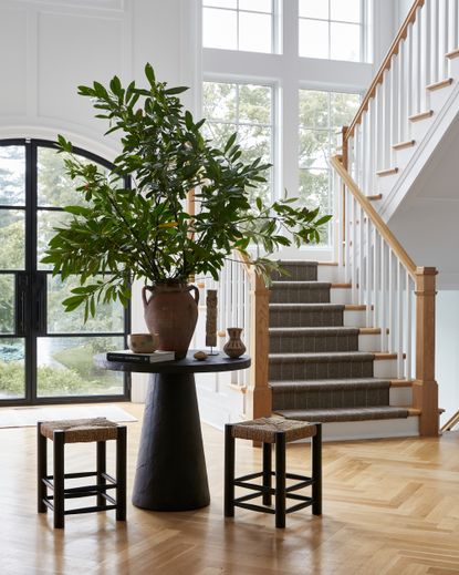 How to Conceal Clutter in Your Entryway — 5 Professional Tips | Livingetc