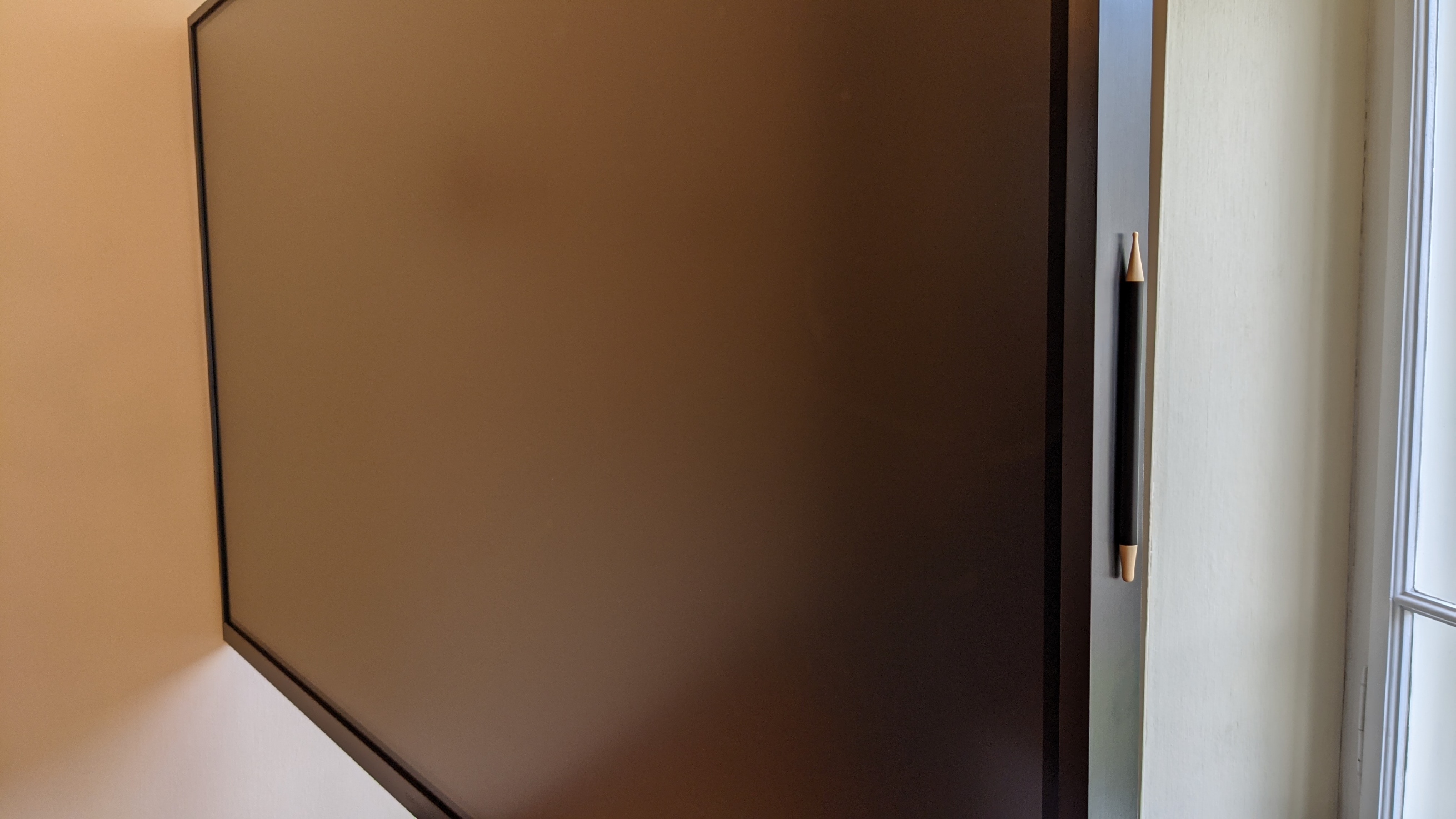 Rahmen des Samsung Flip 2 mit magnetisch angeheftetem Stift